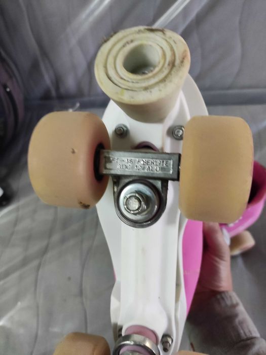 Patins 4 rodas usados para venda.  Tamanho 38