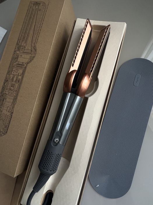 Dyson Airstrait новий