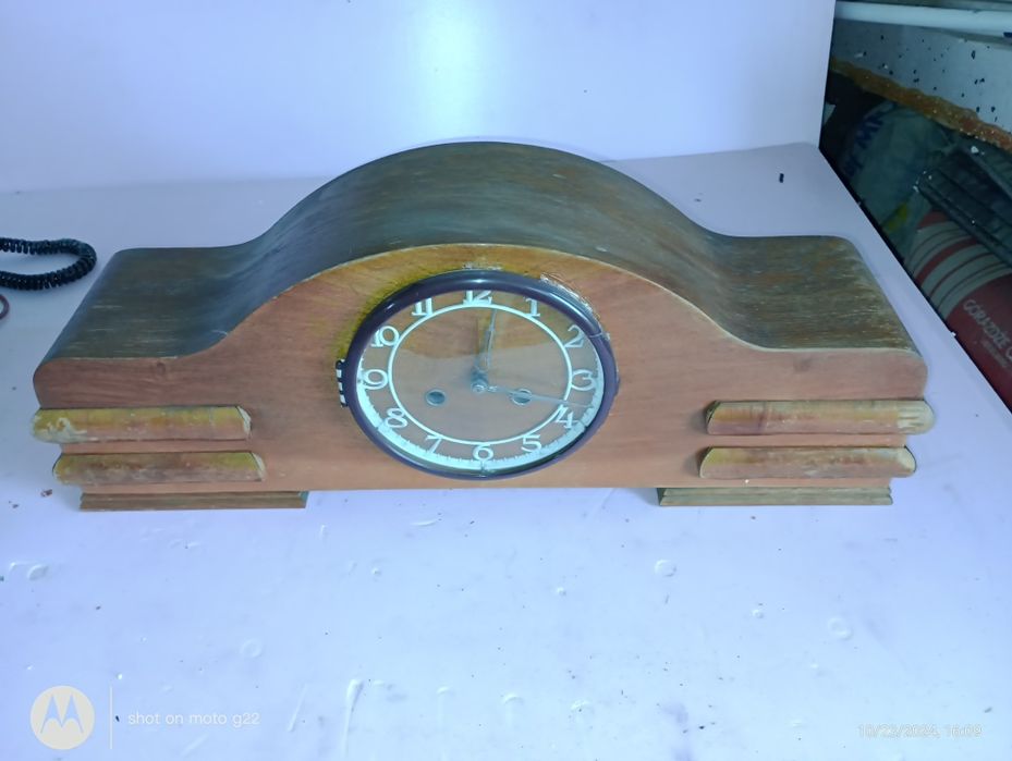 Stary zegar kominkowy