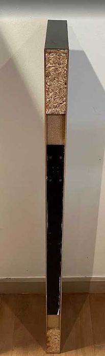 Prateleira de parede preta com suporte em metal