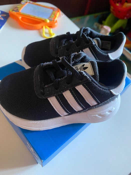 Дитячі кросівки adidas