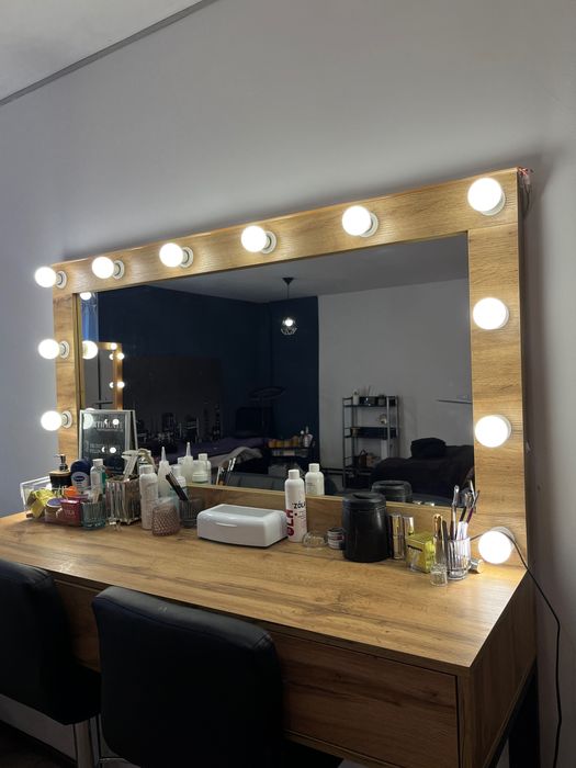 Візажний столик для б‘юті майстрів