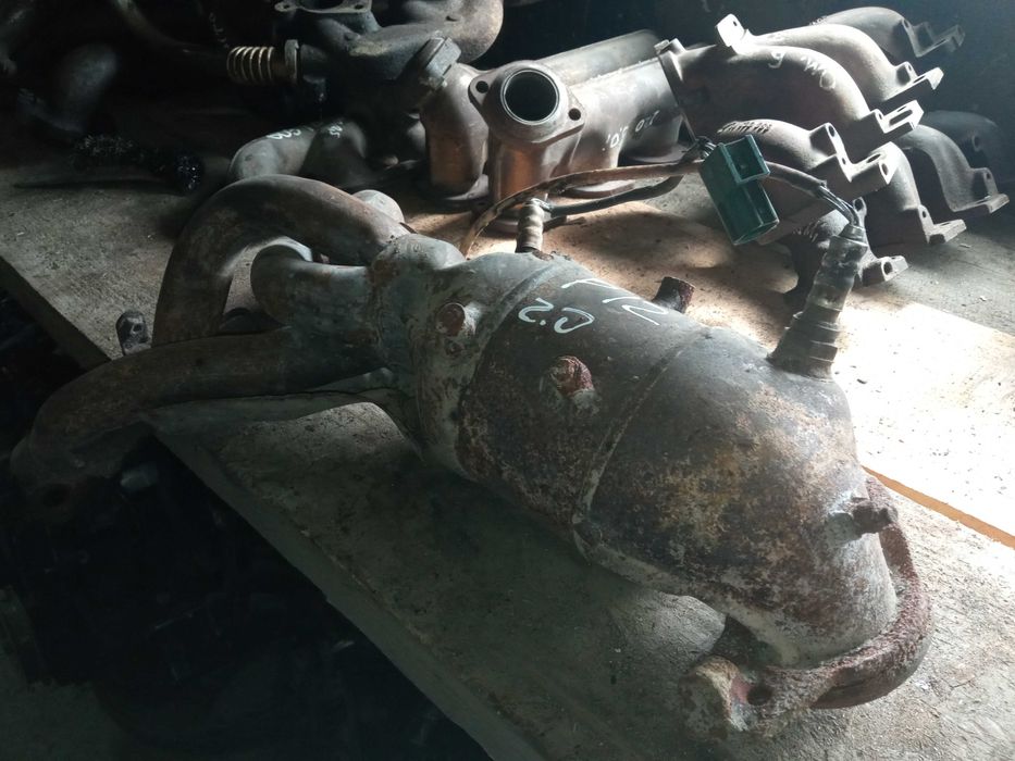 Колектор випускний коллектор випуск Nissan Primera P 12 2.0i Ніссан