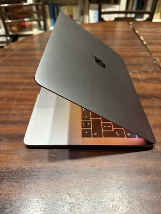 MacBook Pro 13’ i5 256GB 16GB RAM