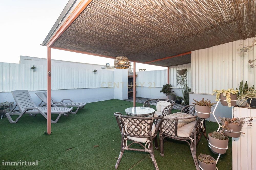 Apartamento T3 com Parqueamento, Arrecadação e Terraço - Sobreda