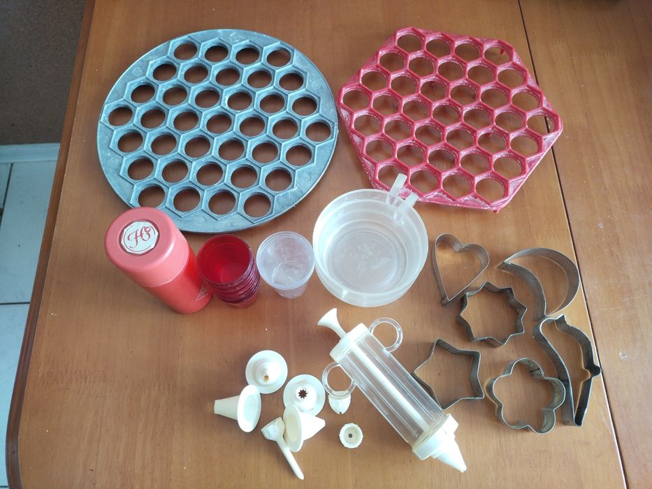 Чайний і кавовий сервізи,тарілки