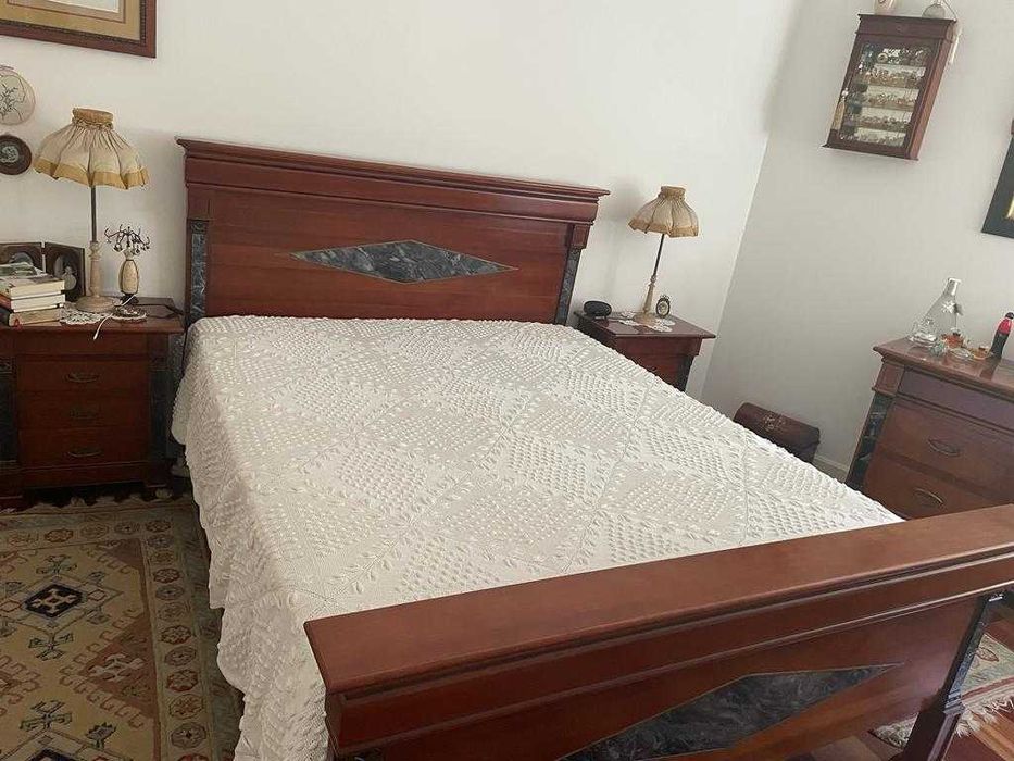 Mobília de quarto madeira maciça