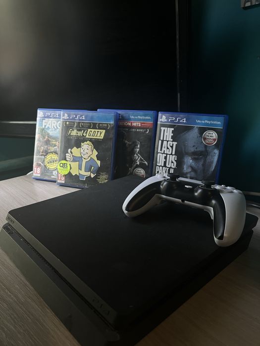 Konsola PlayStation 4