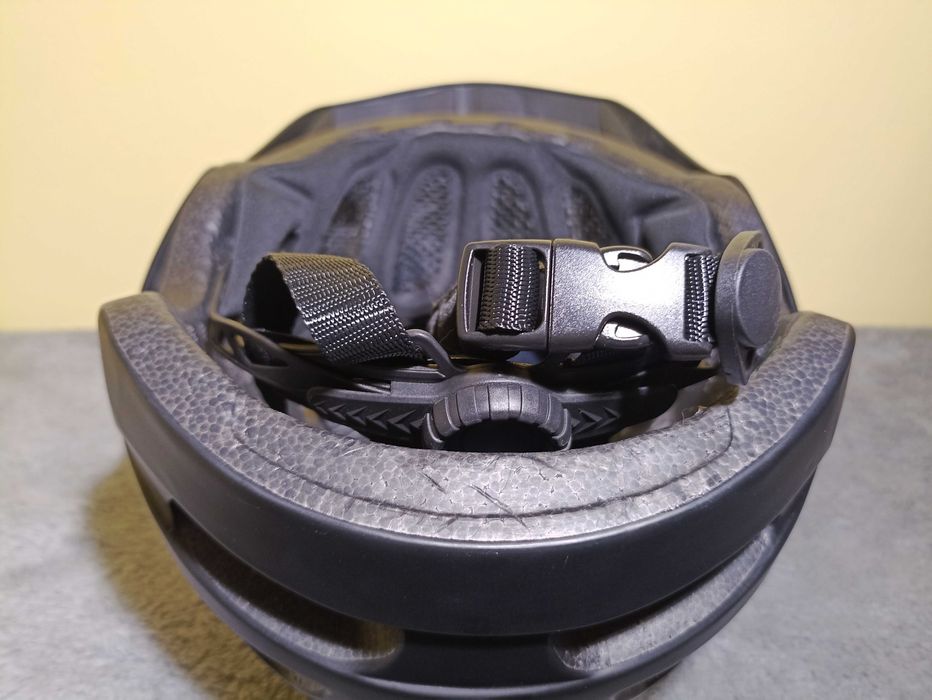 Nowy kask rowerowy -  MTB - z daszkiem - czarny mat - rozmiar M - NOWY