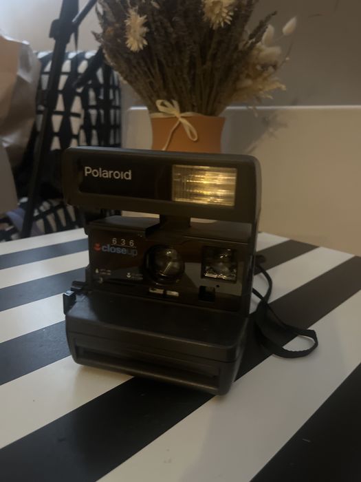 Polaroid 636 з касетами всередині