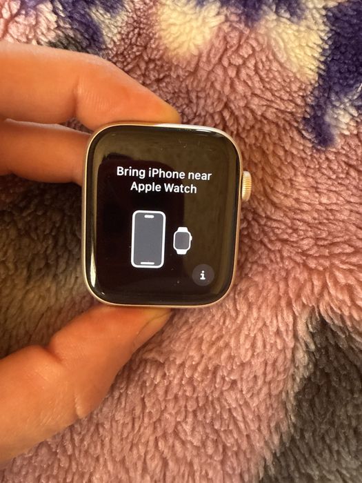 Apple watch SE 2023 gold 44 mm.