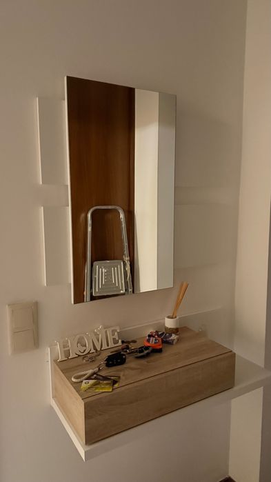 Móvel suspenso de entrada com espelho e gaveta