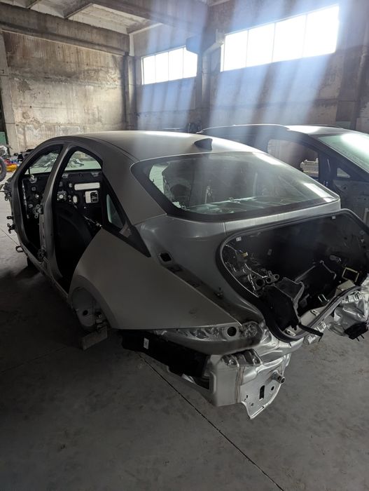 Кузов Hyundai Ionic 6 Четверть перед зад порога ріжемо усі частини