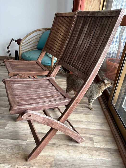 Cadeiras de exterior em madeira