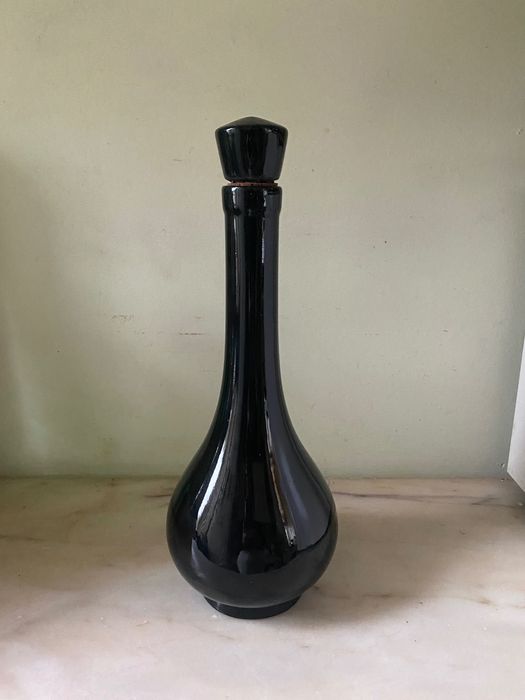 Garrafa decorativa em louça Secla