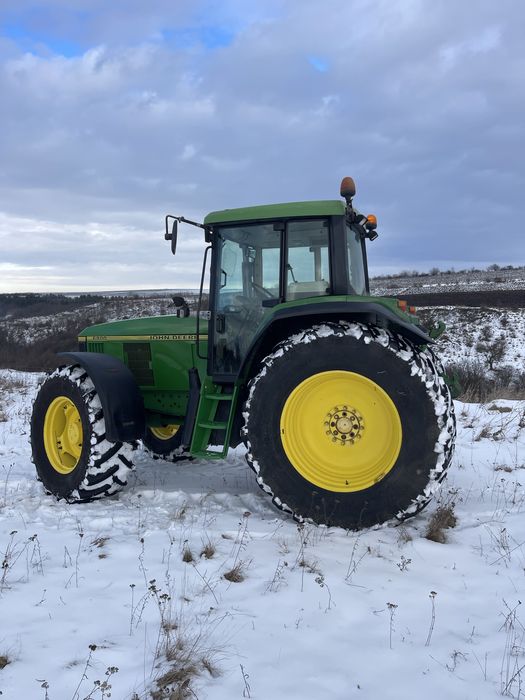 Трактор John Deere 6800