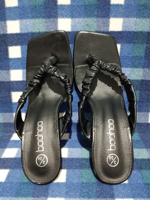 Okazja Tanio - Czarne Klasyczne Klapki Japonki Szpilka Boohoo r 36