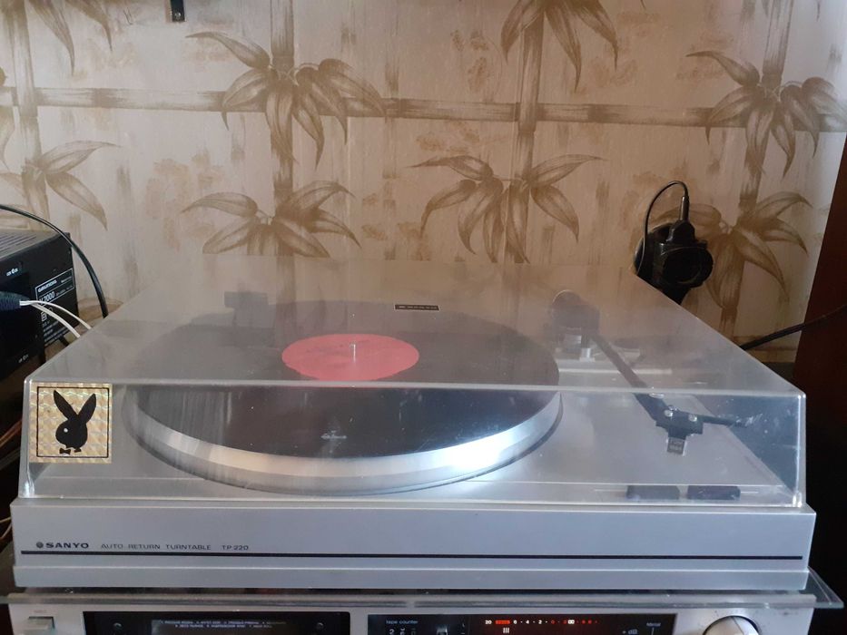 Проигрыватель виниловых пластинок Sanyo TP 220