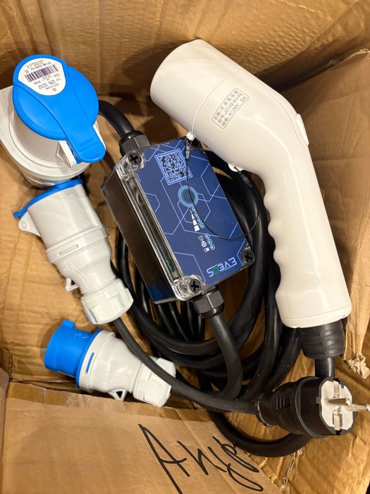 Зарядка для електромобіля Eveus Svartex 16-32A