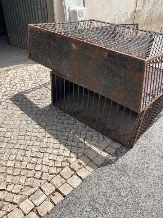 Caixa de Transporte para Cães em Ferro Reforçado – Tripla |146 × 113 × 41 cm
