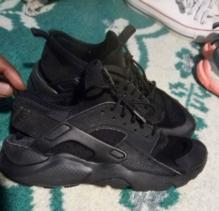 Tênis Nike modelo hurache número 39