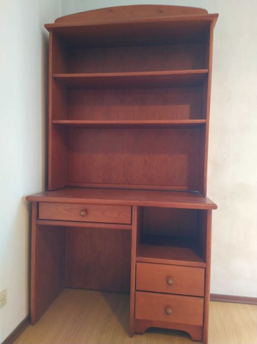 Secretária e cadeira