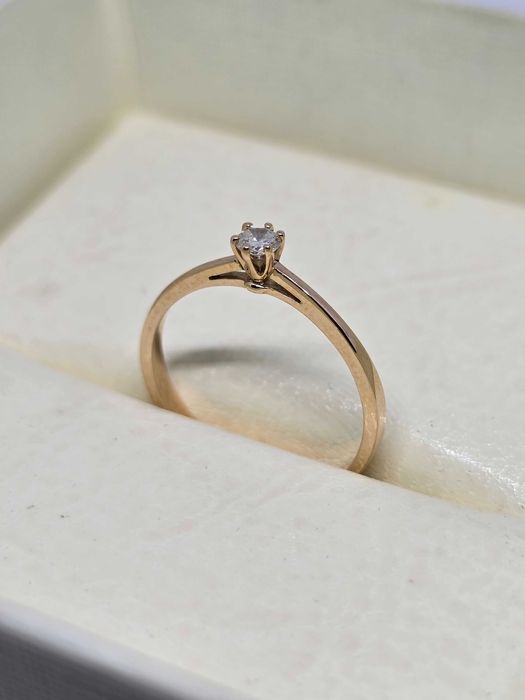 Золота каблучка з діамантом. Кольцо с бриллиантом, помолвочное