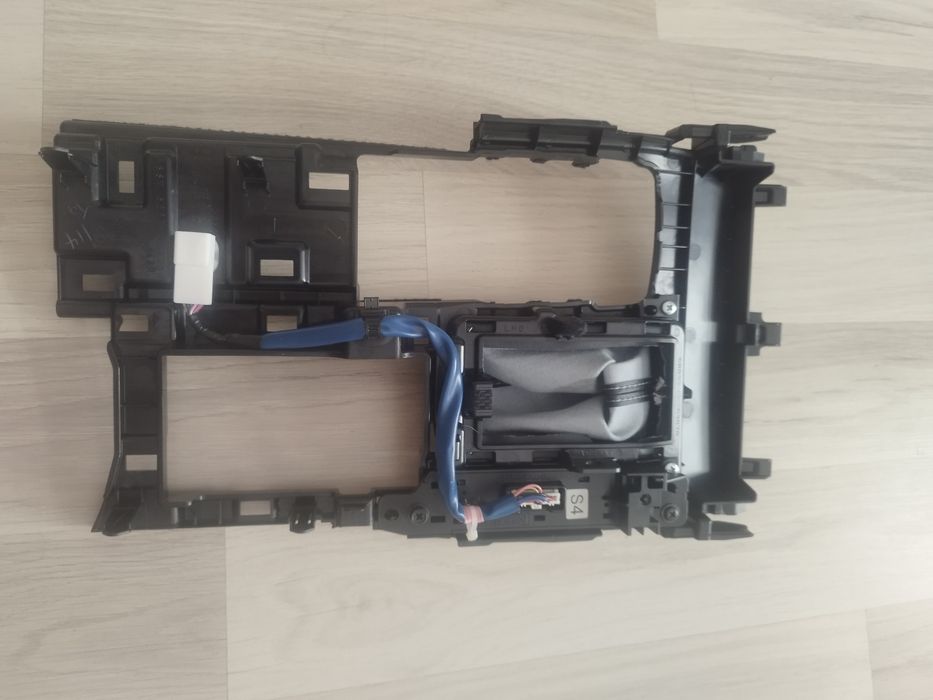 Lexus IS  3 generacji panel/tunel/konsola