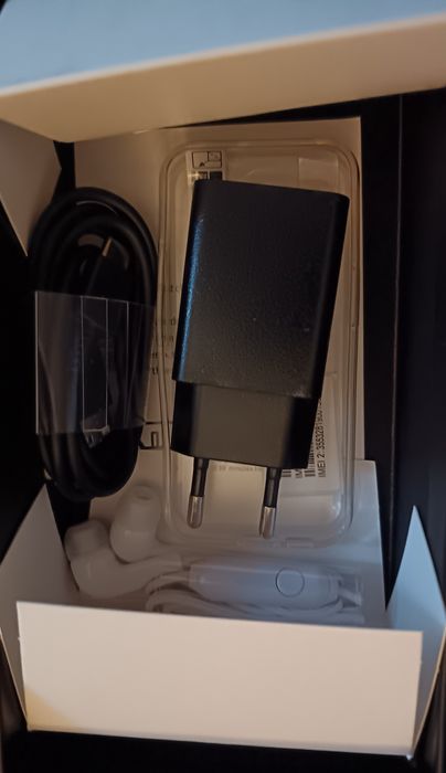 Міні смартфон. 3.75 екран.