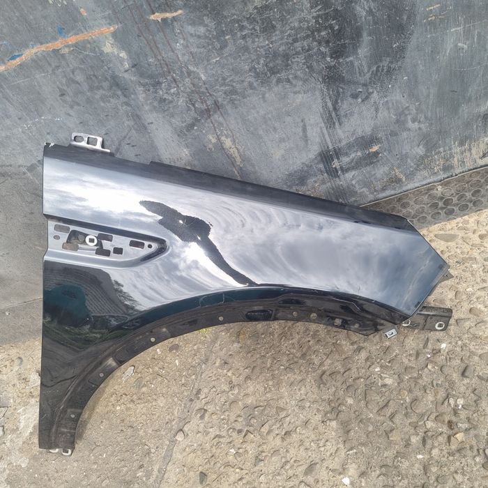 Błotnik Land Rover Discovery Sport prawy przód
