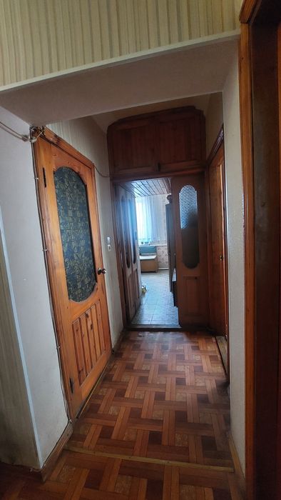 Продам 3-кімнатну квартиру. Вул.Покровська,6.