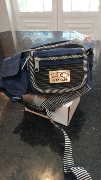 Bolsa de cintura com vários bolsos