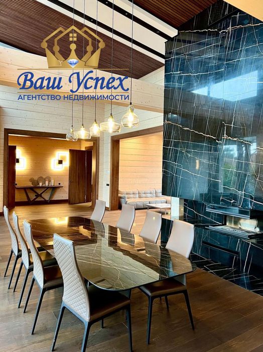 Продажа современного дома в городке с выходом на озеро.