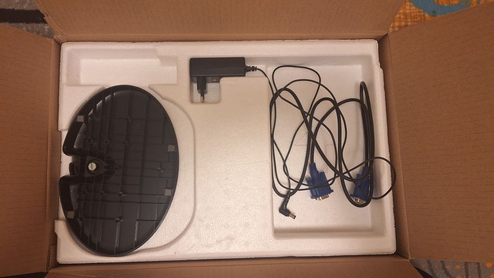 Monitor 19 cali LG 19M38