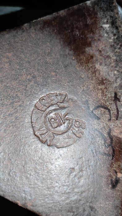 Топор.           .