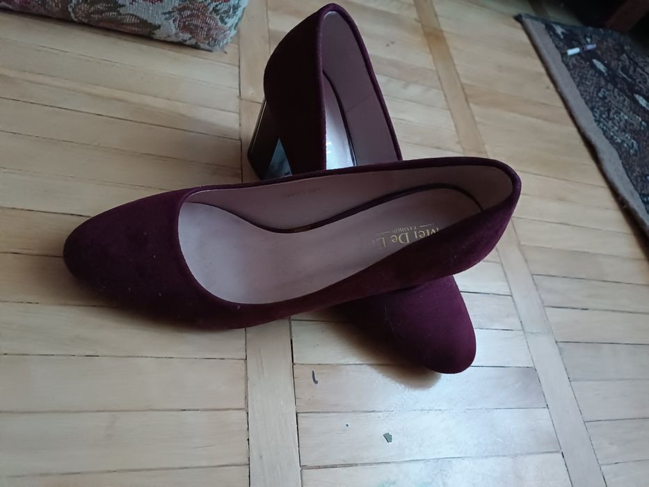 Продам жіночі нові туфлі