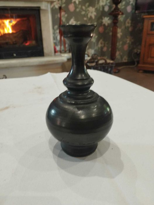 Peça ceramica assinada por Jean Marais