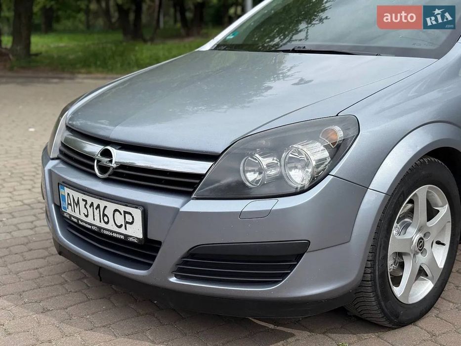 Opel Astra 2006рік 1.6 газ- бензин.