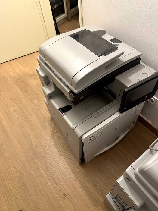 2 Impressora multifunções Ricoh MP C401
