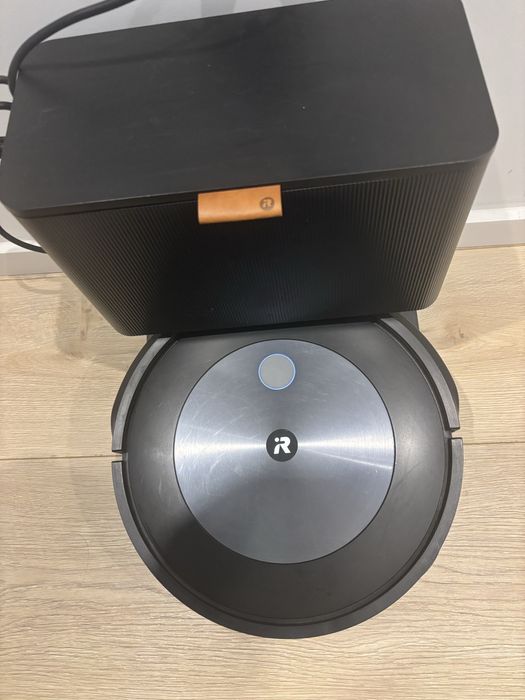 Aspirador Robô IROBOT Roomba Combo J7+ Preto