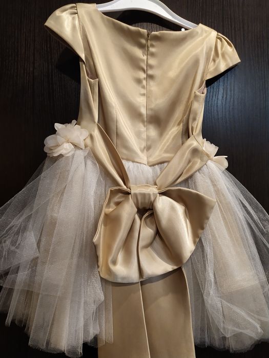 Нарядное платье на девочку