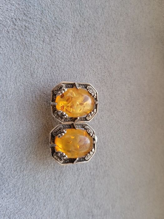 Серебряные серьги с янтарными вставками