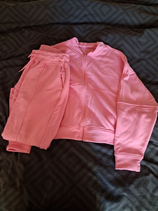 Женские вещи,женский спортивный костюм,платье,свитер,боди