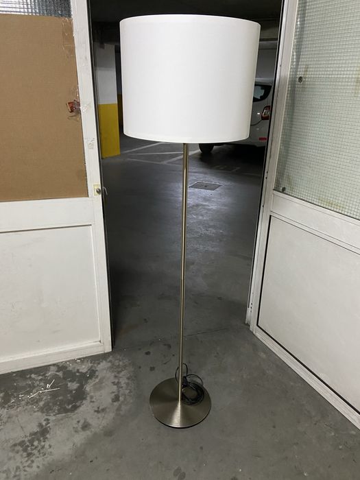 Candeeiro de pe alto do ikea