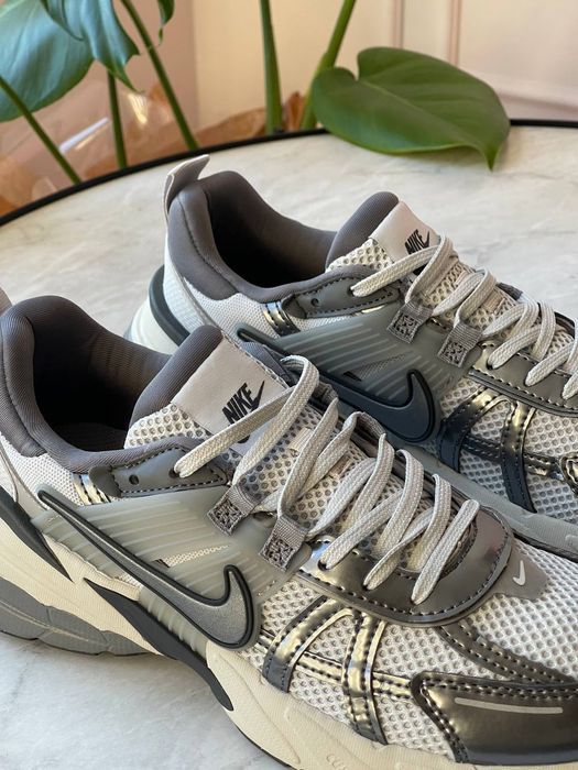 Кросівки Кроссовки Nike V2K Run Pure Platinum Wolf Grey повсякденні