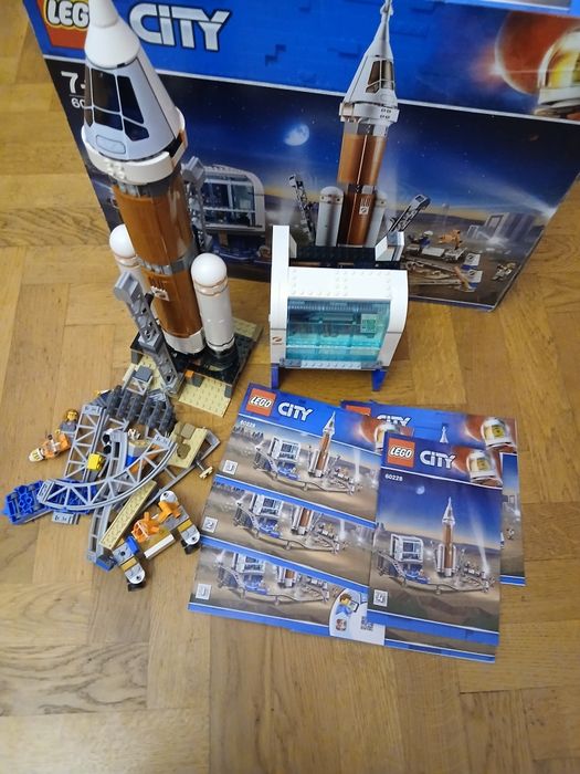 Lego city 60228 пуск ракети на луну модуль