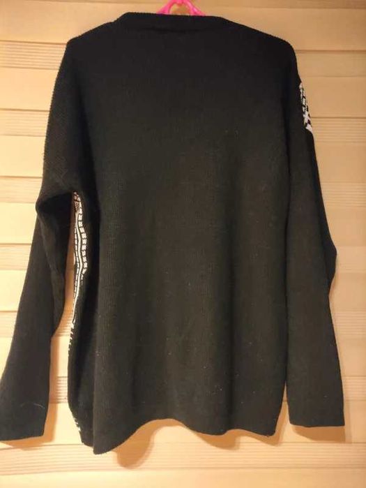 Czarno-biały sweter świąteczny