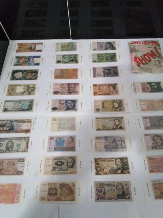 Colecção antiga de imitações de notas de vários países.