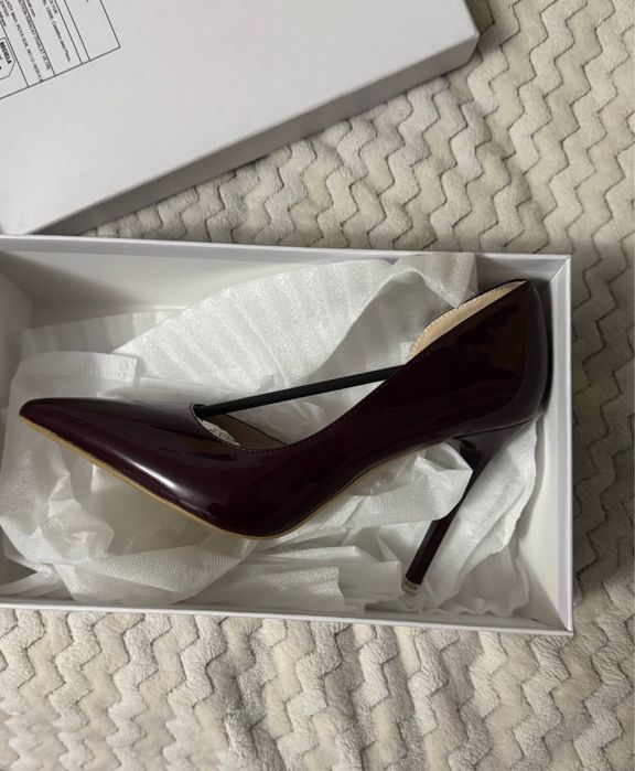 Каблуки бордового  кольору