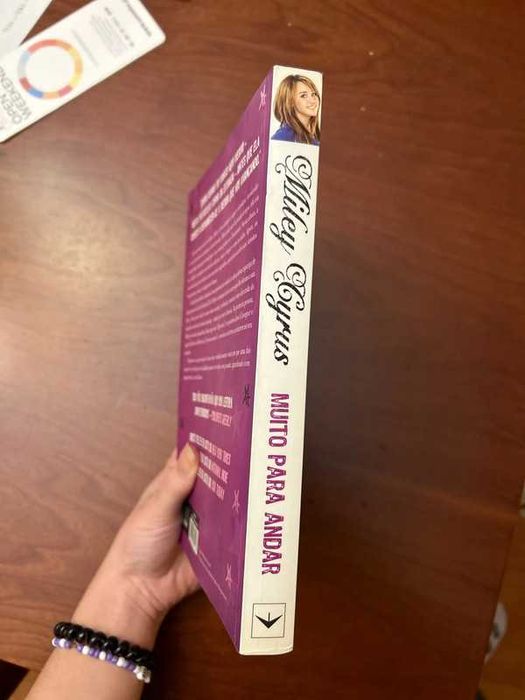 Muito Para Andar, de Miley Cyrus